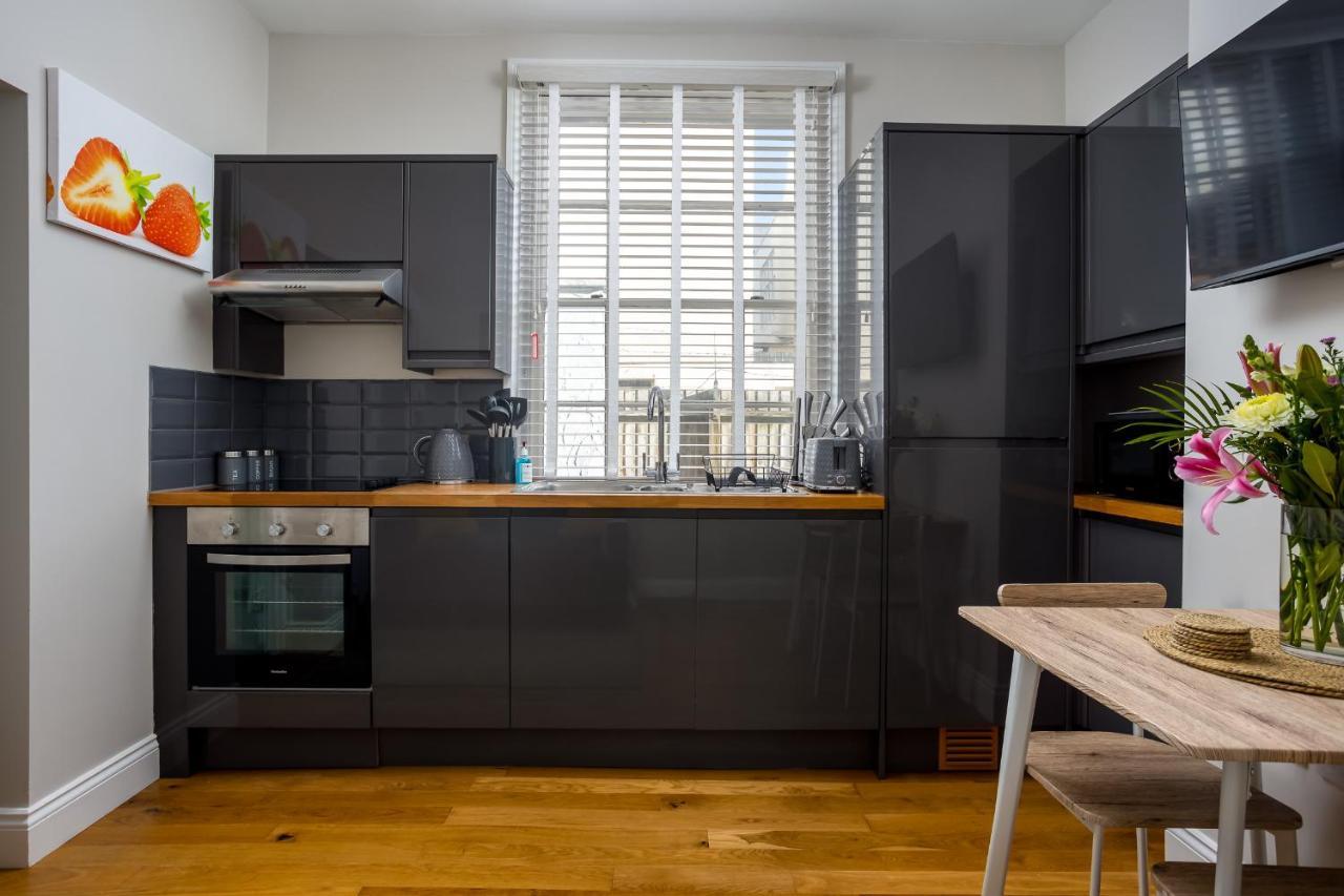 Contemporary Ground Floor Apartment - Town Centre With Parking! Cheltenham Exterior foto